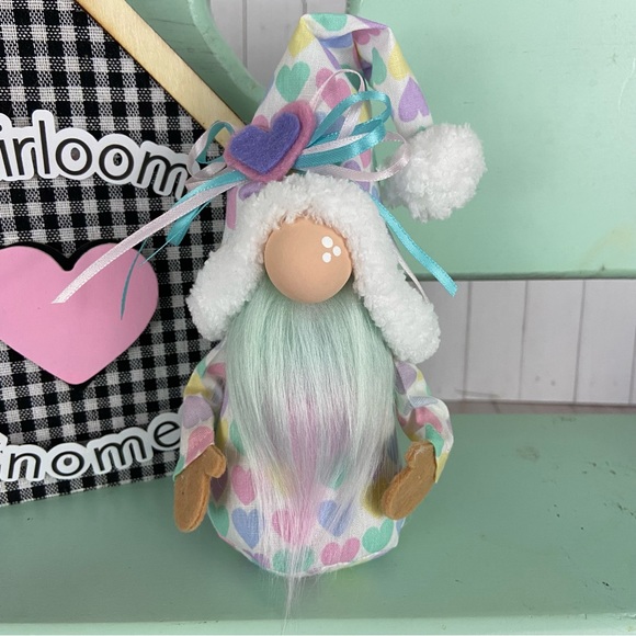 SOLD 🛑Valentine’s Day Gnome Vintage Heart Fabric White Pink Purple Aqua Home - Picture 3 of 12